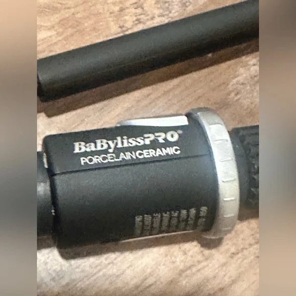 BaByliss Pro Porcelain Ceramic Black Curling Iron - Picture 2 of 3